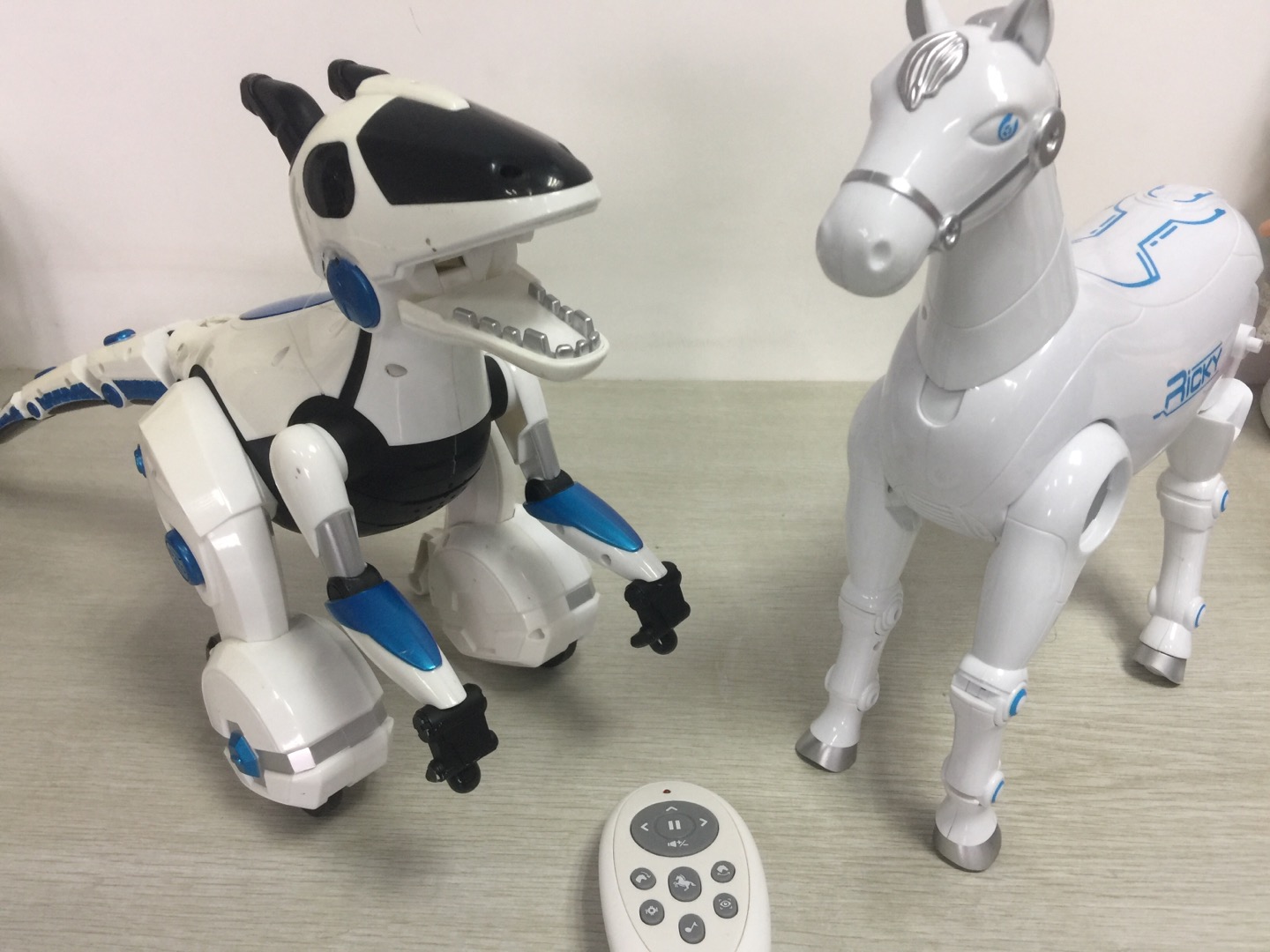 多传感智能玩具—各种材质动作机芯创意方案